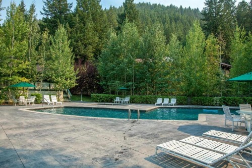 Prospector Condominiums walk to lift - image 8