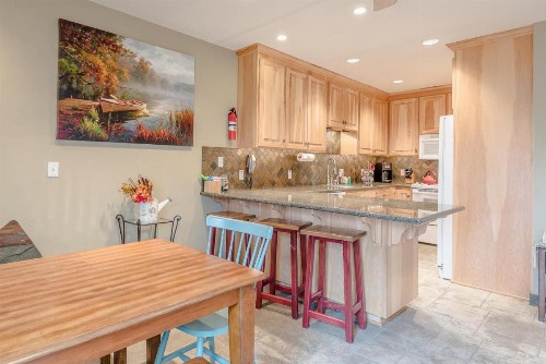 Alpine Villa Condo Walk to Town