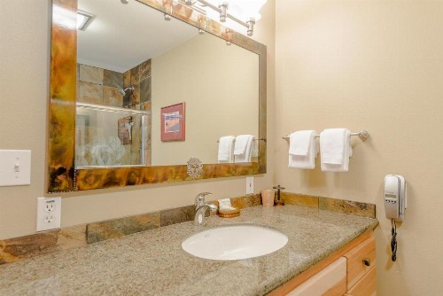 Alpine Villa Condo Walk to Town - image 13
