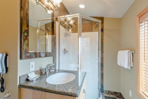 Alpine Villa Condo Walk to Town - image 19