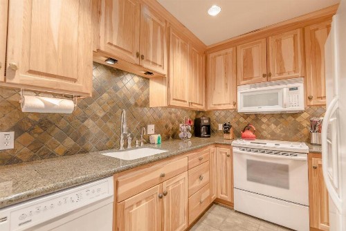 Alpine Villa Condo Walk to Town - image 7