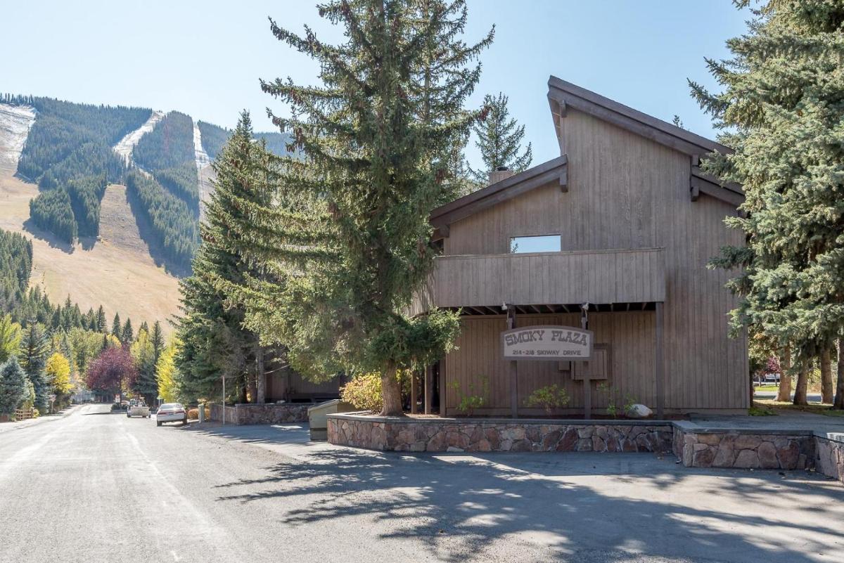 Smokey Plaza Condominium Warm Springs - image 4