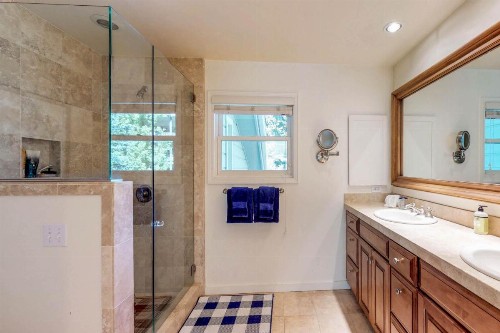 Creekside Retreat - image 8