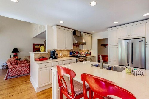 Creekside Retreat - image 9