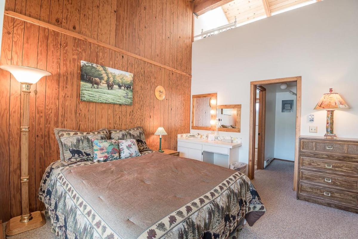 Alpine Villa Condo Walk to Town - image 4