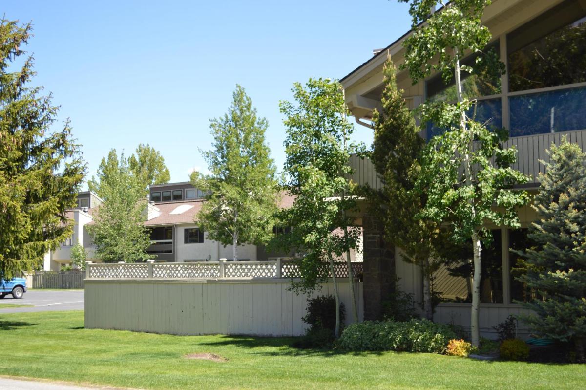 Alpine Villa Condo Walk to Town - image 5