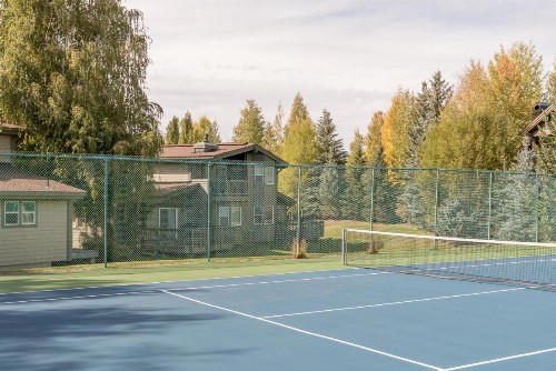 Ranch Condominium with Elkhorn Amenities - image 12