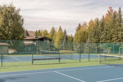 Ranch Condominium with Elkhorn Amenities - image 23