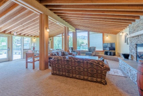 Ranch Condominium with Elkhorn Amenities - image 26