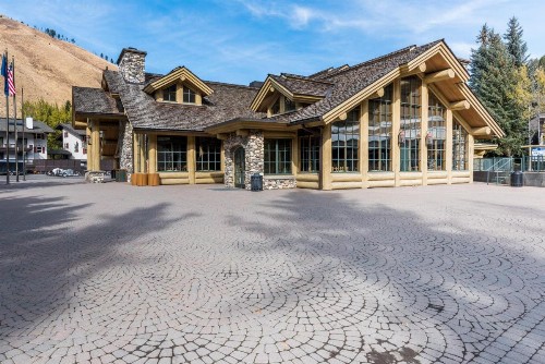 Delightful International Village Getaway - image 8