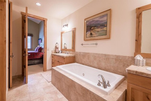 Angani Way Townhome with access to pool hot tub tennis and golf - image 21