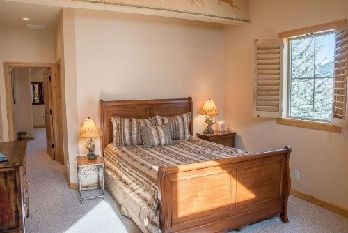 Spacious Townhome - Walk to Ski Lifts and Downtown Ketchum - image 11
