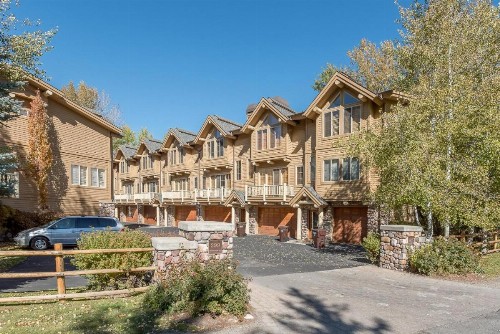 Spacious Townhome - Walk to Ski Lifts and Downtown Ketchum - image 14