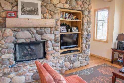 Spacious Townhome - Walk to Ski Lifts and Downtown Ketchum - image 18