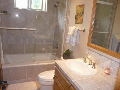 Spacious Townhome - Walk to Ski Lifts and Downtown Ketchum - image 3