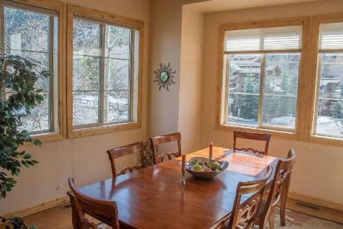 Spacious Townhome - Walk to Ski Lifts and Downtown Ketchum - image 7