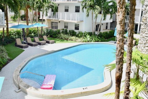 Suites at Coral Resorts - image 18