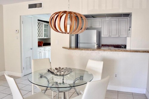 Suites at Coral Resorts - image 24