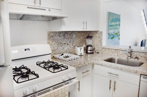 Suites at Coral Resorts - image 8