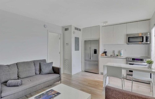 Beach Haus Key Biscayne Contemporary Apartments - image 13