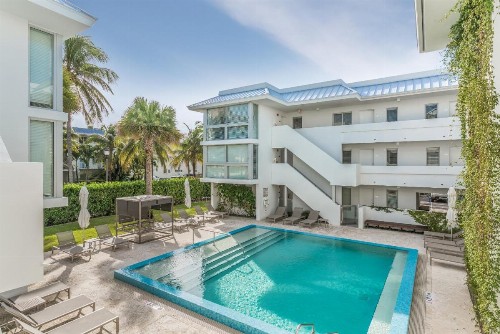 Beach Haus Key Biscayne Contemporary Apartments - image 17
