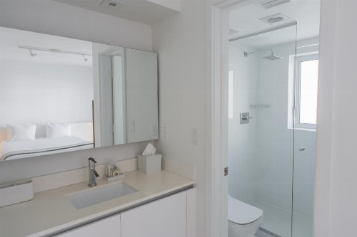 Beach Haus Key Biscayne Contemporary Apartments - image 20