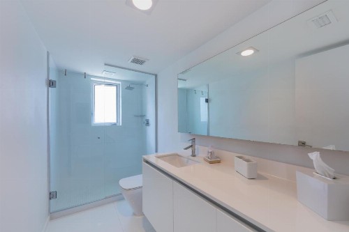 Beach Haus Key Biscayne Contemporary Apartments - image 7