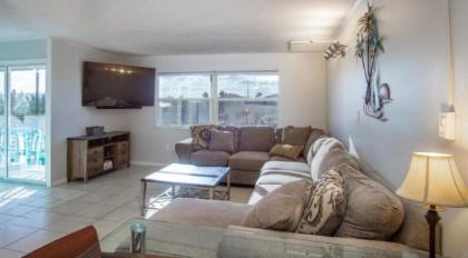 Vitamin Sea 4bed/3bath with lap pool dockage & cabana club