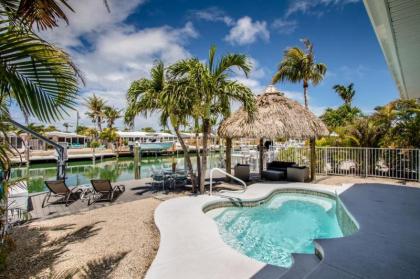 A Cut Above 3bed/2bath duplex with private pool dockage & cabana club