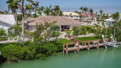 Sunrise Retreat 3bed/2bath home with private pool & dockage