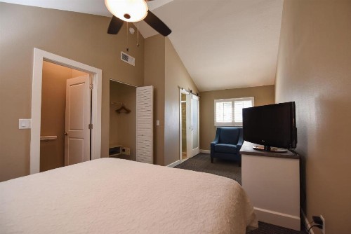 Waterside Suites and Marina - image 33