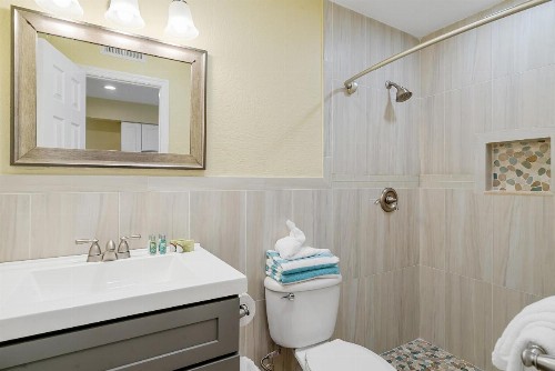 Bay Harbor Lodge - image 15