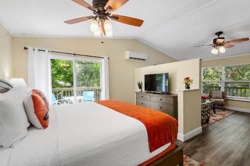 Bay Harbor Lodge - image 20