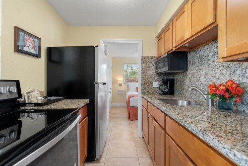 Bay Harbor Lodge - image 25