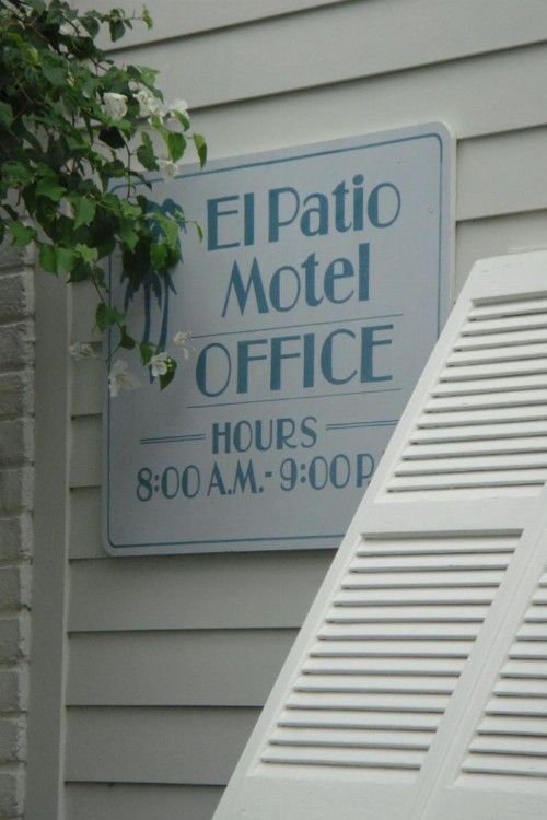 El Patio Motel - image 14