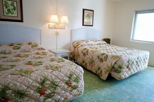 El Patio Motel - image 30