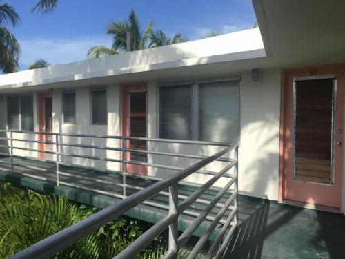 El Patio Motel - image 37