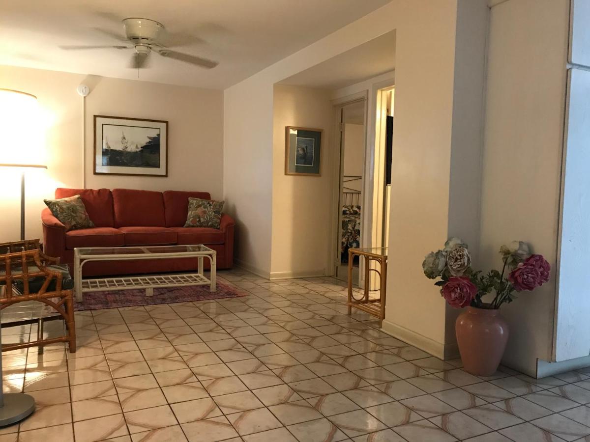 El Patio Motel - image 6