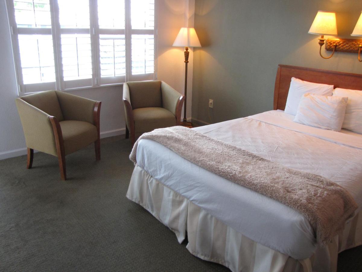 Blue Marlin Motel - image 5