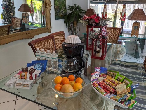 Suite Dreams Inn by the Beach - image 22