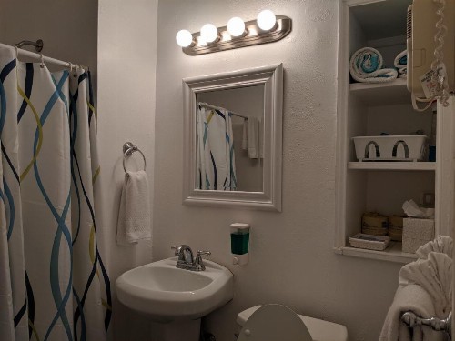 Suite Dreams Inn by the Beach - image 26