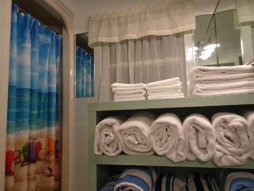 Suite Dreams Inn by the Beach - image 28