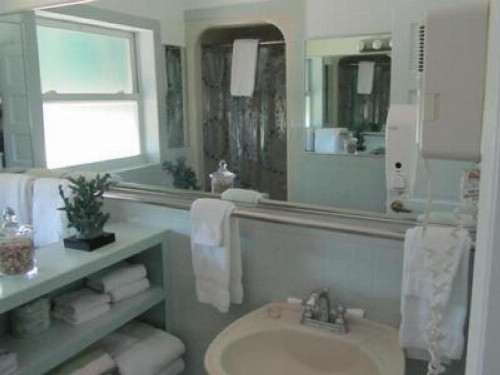 Suite Dreams Inn by the Beach - image 30