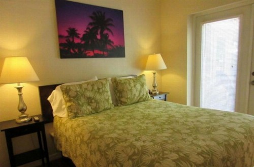 Suite Dreams Inn by the Beach - image 32