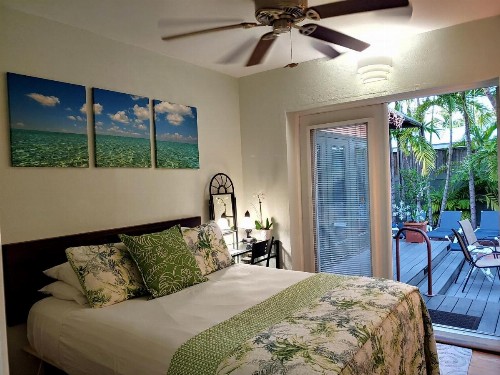 Suite Dreams Inn by the Beach - image 38