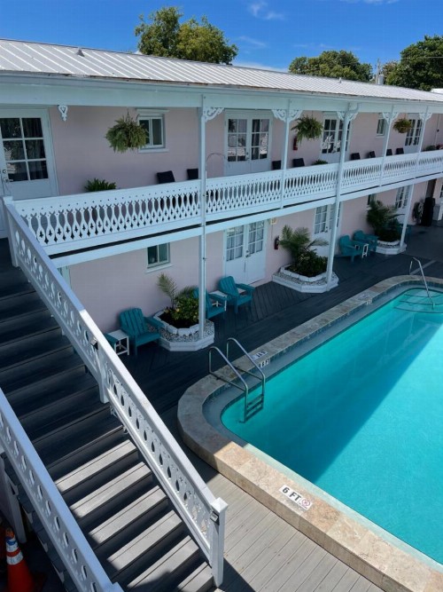 The Palms Hotel - image 16