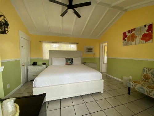 The Palms Hotel - image 2