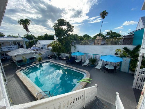 The Palms Hotel - image 30