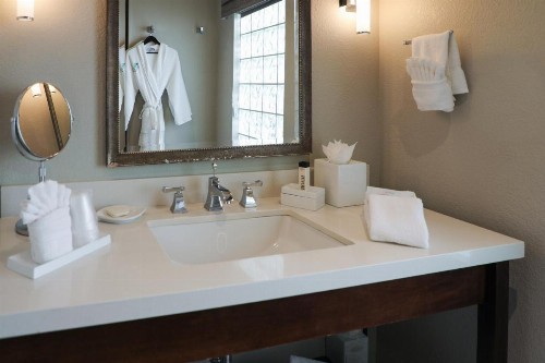 Almond Tree Inn - image 3