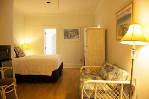 Duval House Bed and Breakfast - image 3